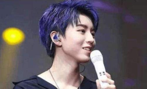 明星耳机背后的故事，自信、变化与音乐的魔法之旅