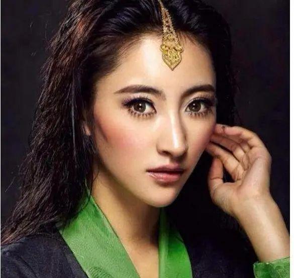 藏族女明星与自然的邂逅，寻找内心的平和之声