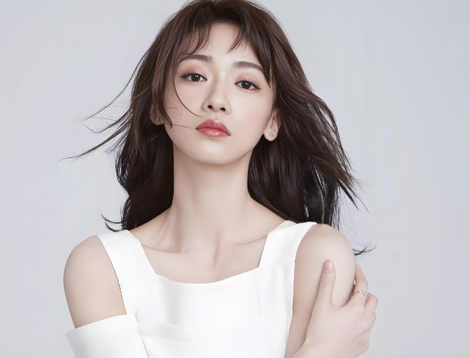 新晋明星的璀璨生活，友情、梦想与家的温暖交织的日常