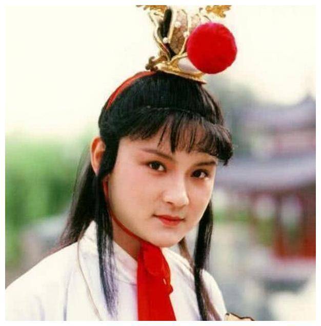 演员胧，探寻小巷深处的秘密美食馆之旅