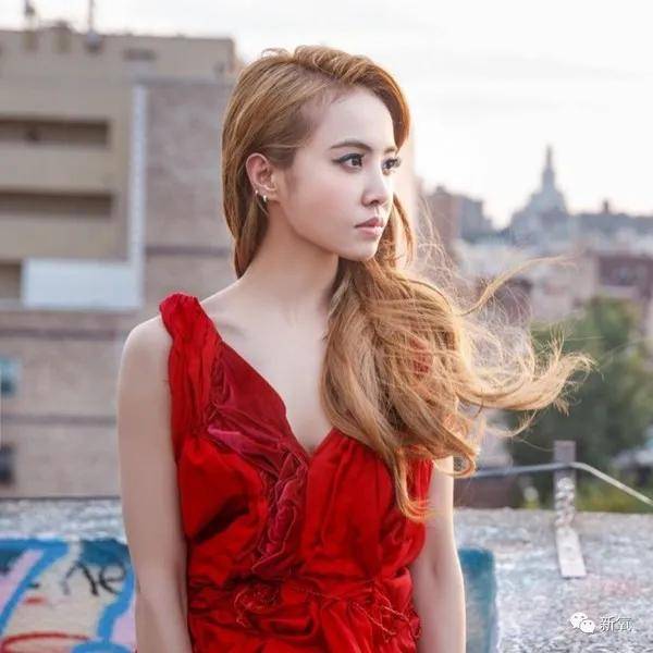 🌟十二星座女明星的星光璀璨之旅，魅力无限，闪耀天际！