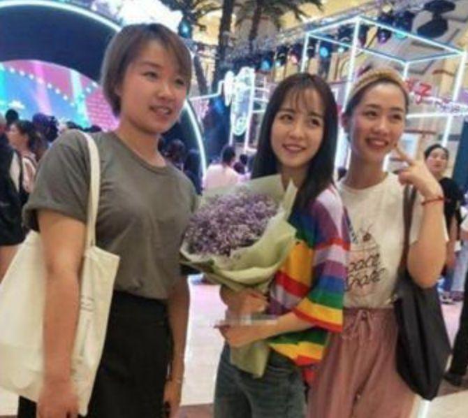 最新扒小三衣服视频，深度论述与探讨